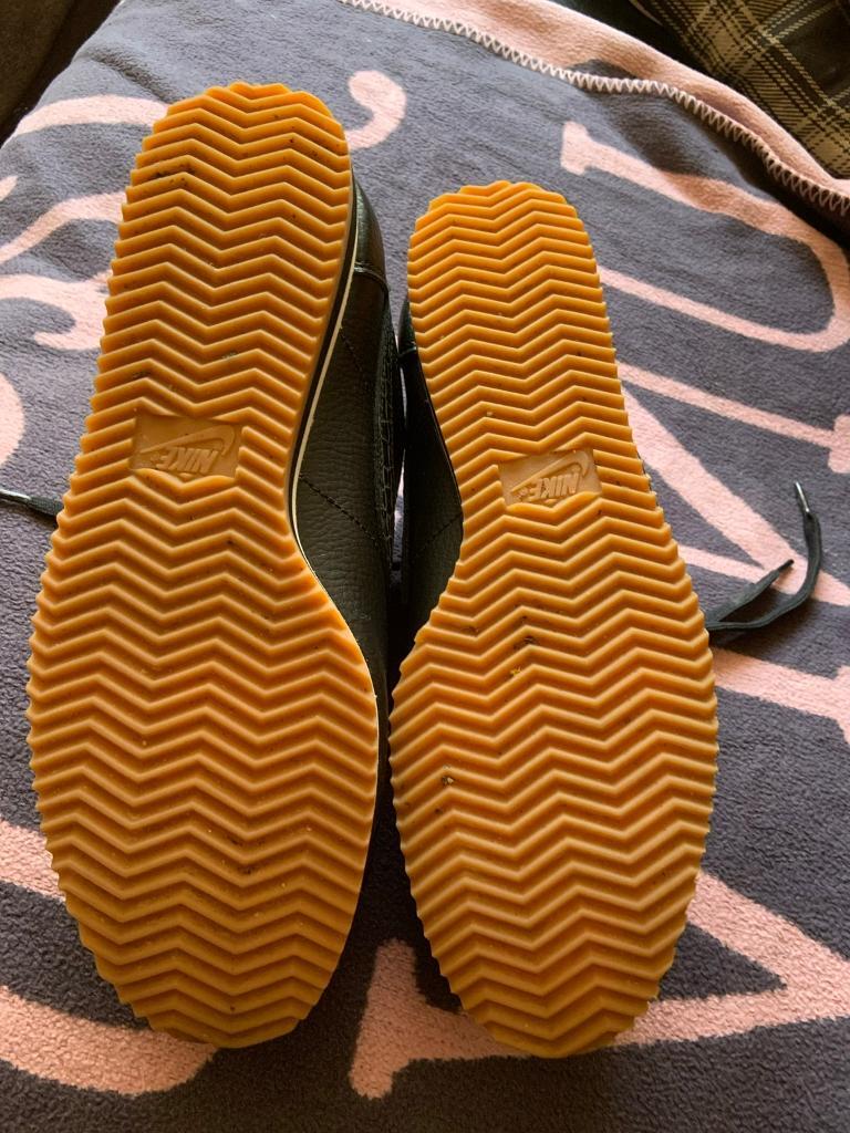 black nike cortez trainers